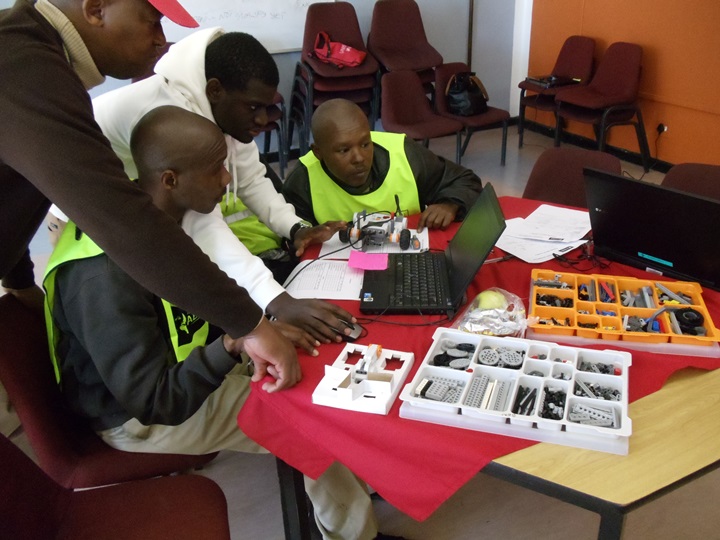 Learning ambassadors and students participating in the Robotics workshop